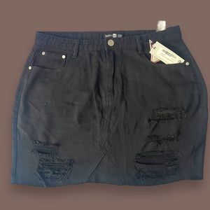 Black Boohoo Denim distressed Size 14